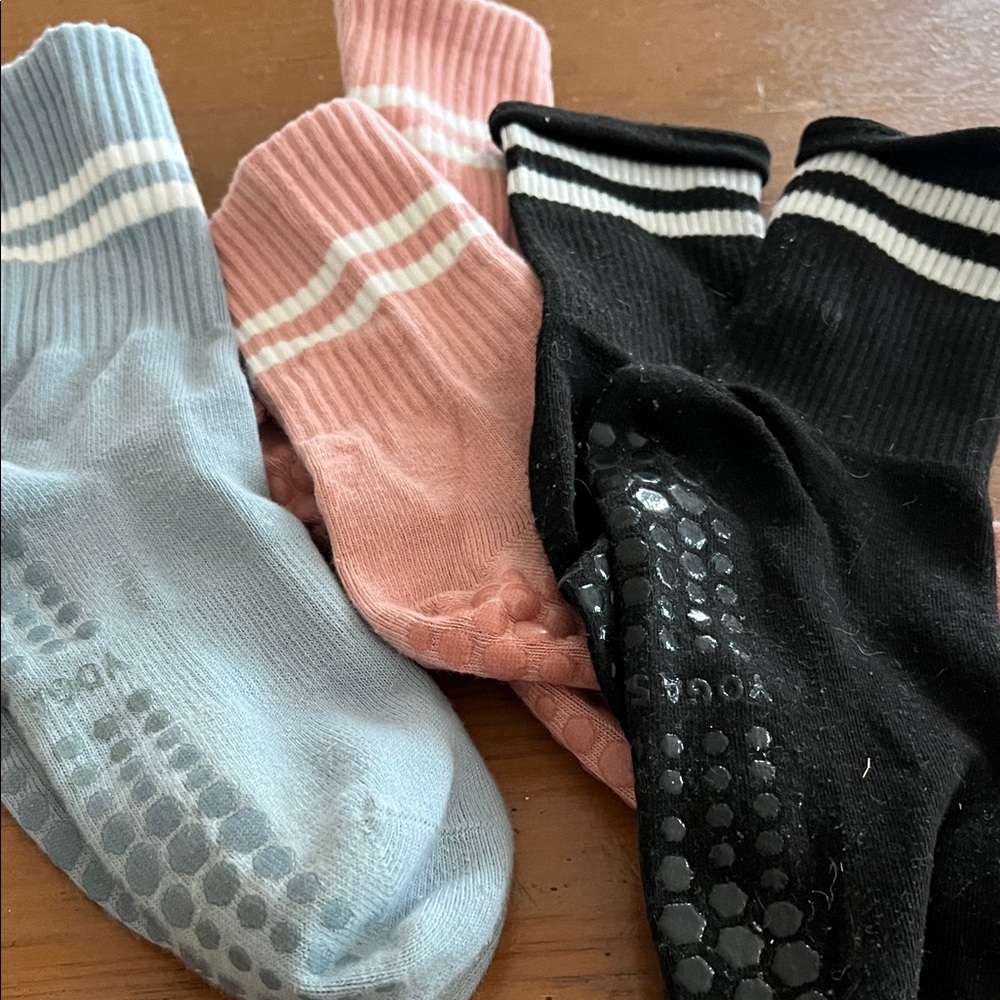 Yoga sport socks in nwot pink blue black